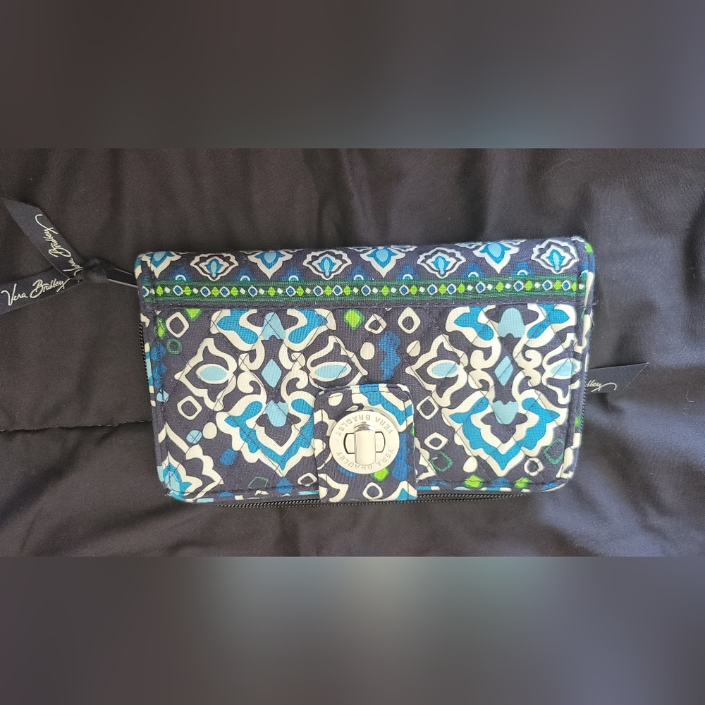 Vera Bradley Zip around wallet